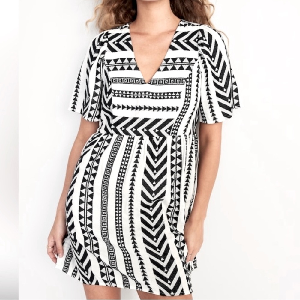 Flutter-Sleeve V-Neck Jacquard Mini Swing Dress for Women - Size M